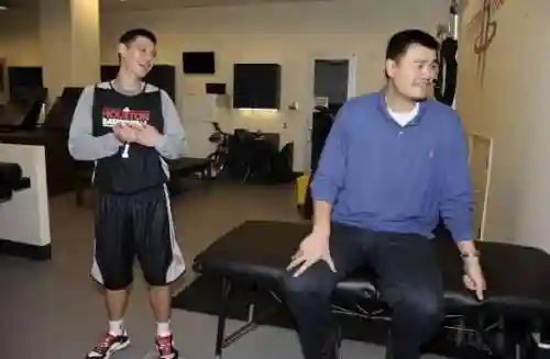 林书豪打过多少场首发阵容(林书豪不打NBA的原因)插图7