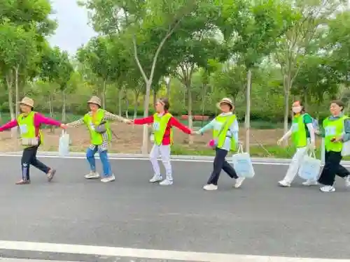 社区徒步阵容插图